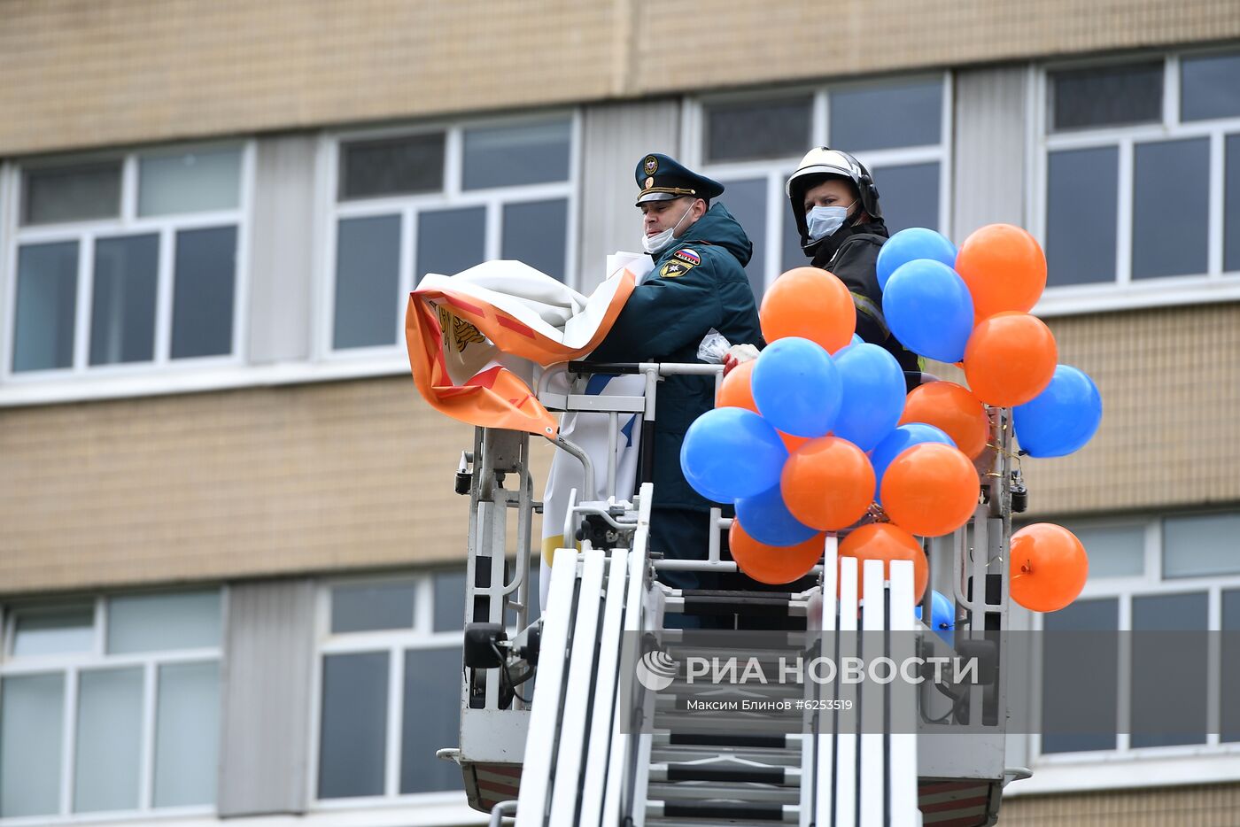 Поздравление пациентов больницы им. Башляевой с Днем защиты детей