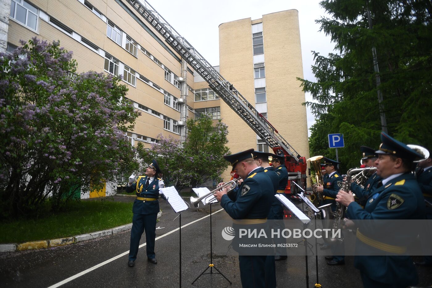 Поздравление пациентов больницы им. Башляевой с Днем защиты детей