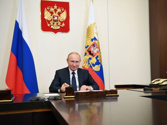 Президент РФ В. Путин встретился в режиме телемоста с уполномоченным по правам ребенка А. Кузнецовой и многодетными семьями