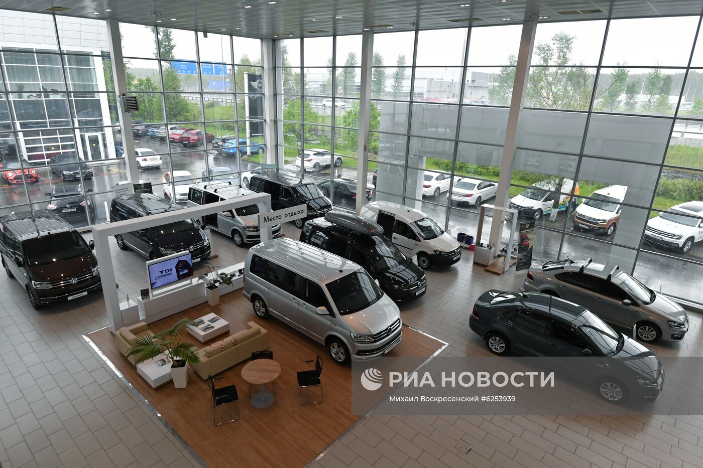 Открытие автомобильных салонов после карантина в Москве