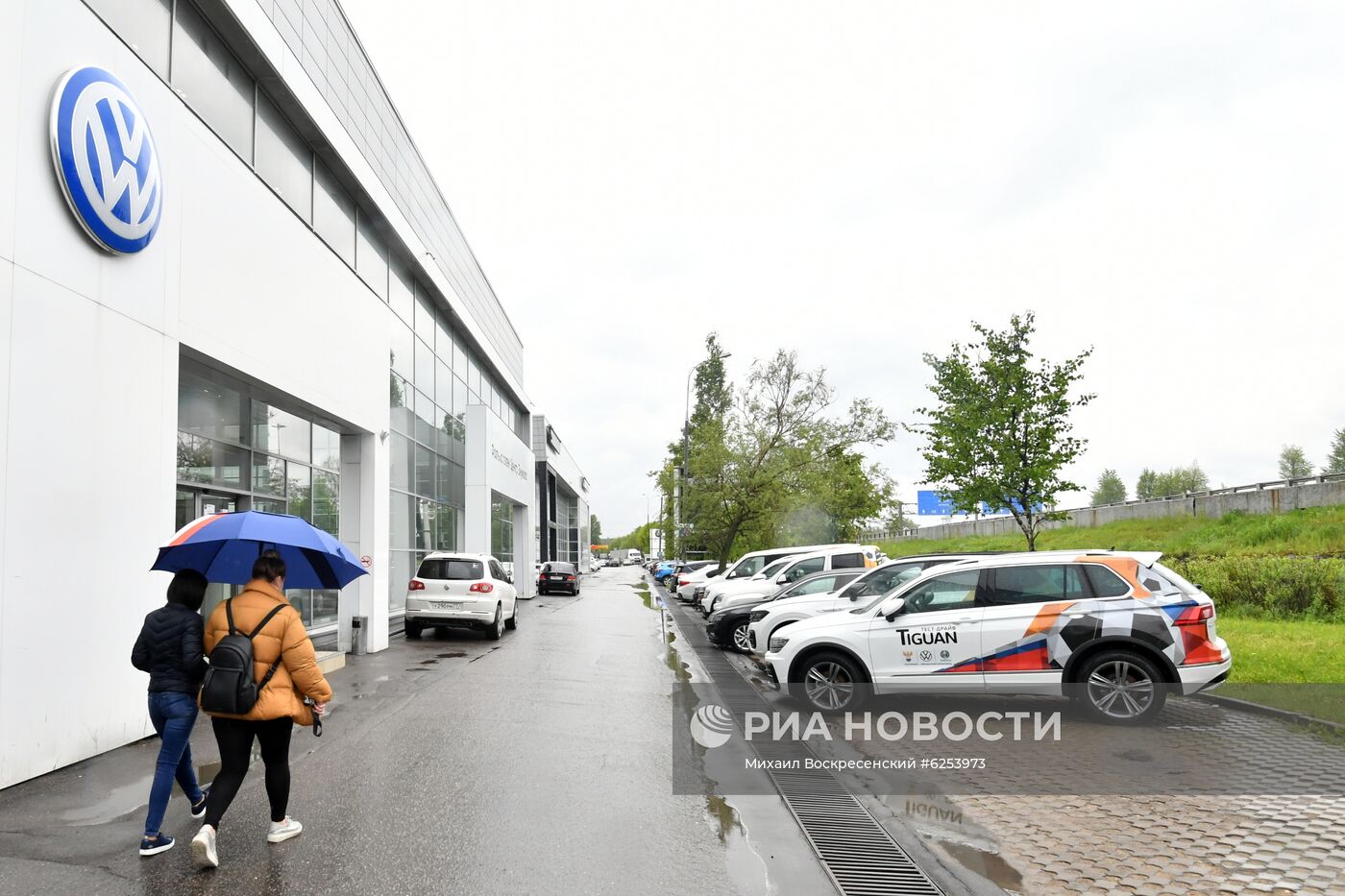 Открытие автомобильных салонов после карантина в Москве