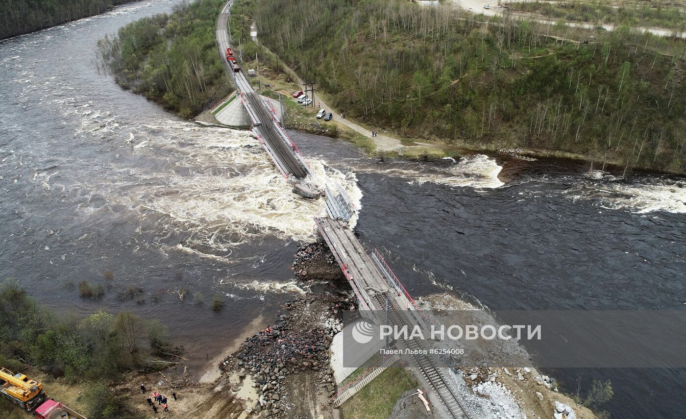 Железнодорожный мост обрушился в Мурманской области