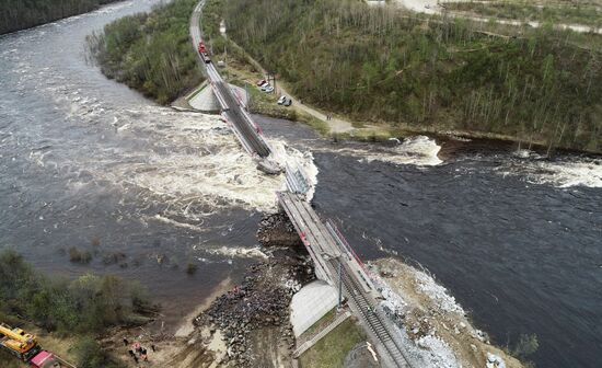 Железнодорожный мост обрушился в Мурманской области