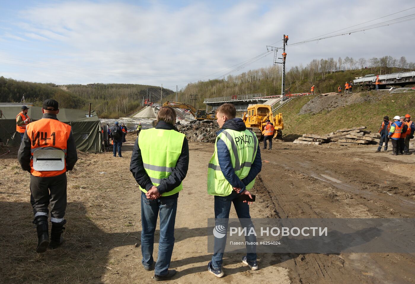 Железнодорожный мост обрушился в Мурманской области