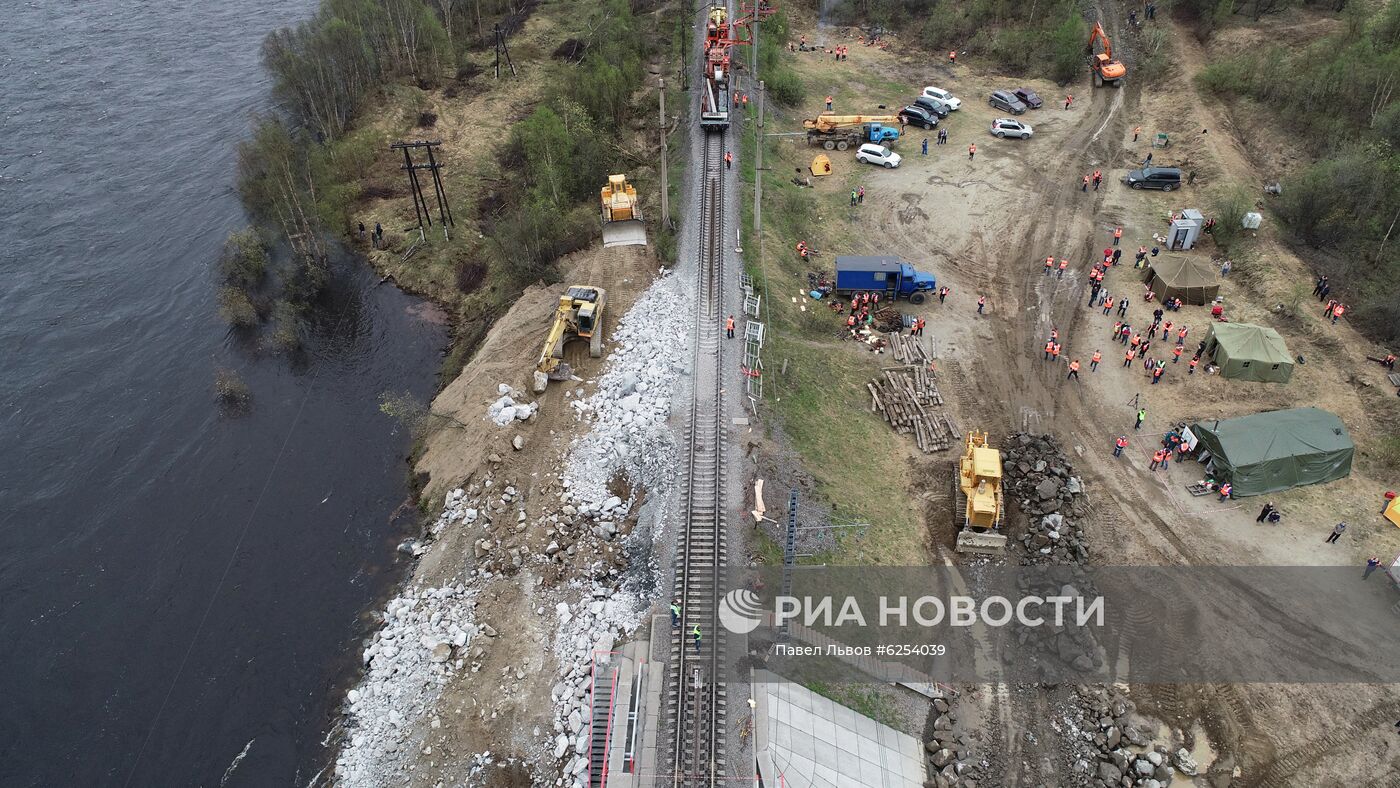 Железнодорожный мост обрушился в Мурманской области