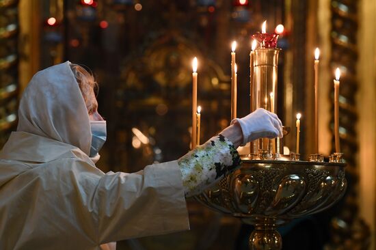 Храм Христа Спасителя и Богоявленский собор открылись после карантина