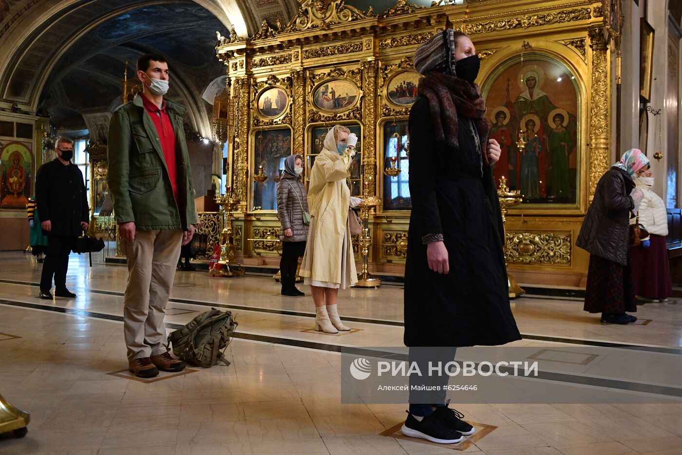 Храм Христа Спасителя и Богоявленский собор открылись после карантина