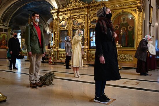 Храм Христа Спасителя и Богоявленский собор открылись после карантина