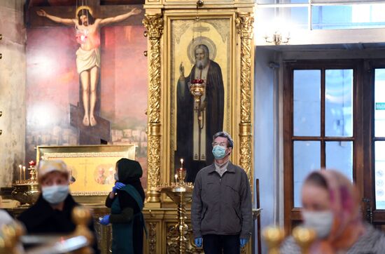 Храм Христа Спасителя и Богоявленский собор открылись после карантина