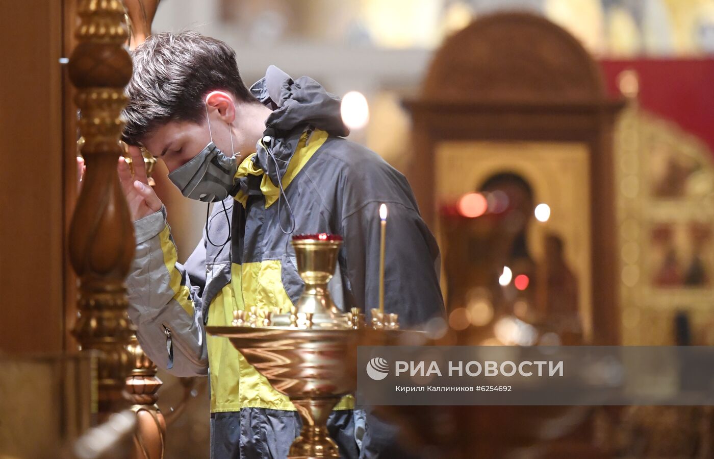 Храм Христа Спасителя и Богоявленский собор открылись после карантина