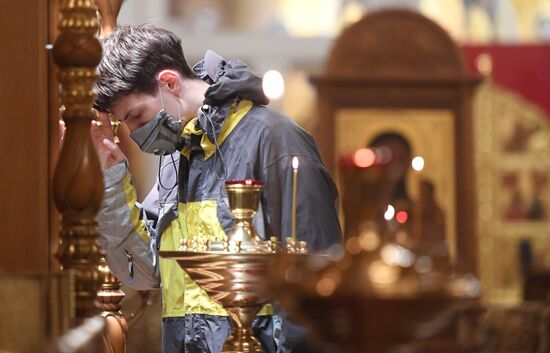 Храм Христа Спасителя и Богоявленский собор открылись после карантина