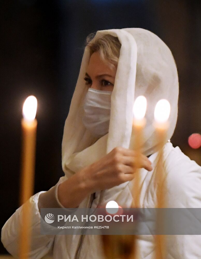 Храм Христа Спасителя и Богоявленский собор открылись после карантина