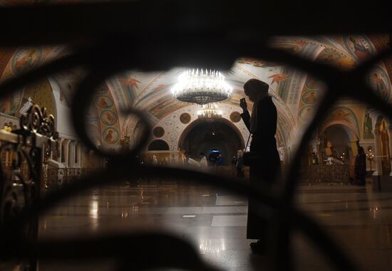 Храм Христа Спасителя и Богоявленский собор открылись после карантина