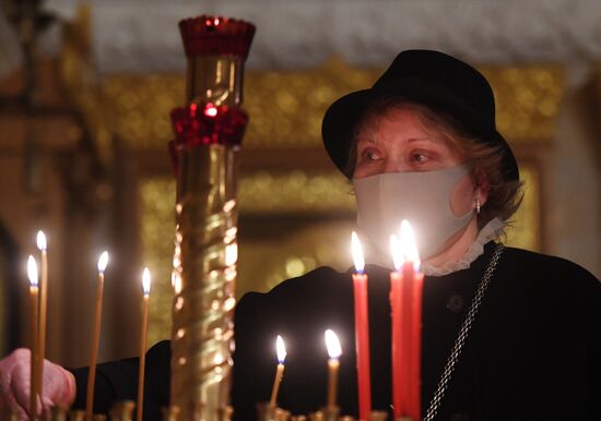 Храм Христа Спасителя и Богоявленский собор открылись после карантина