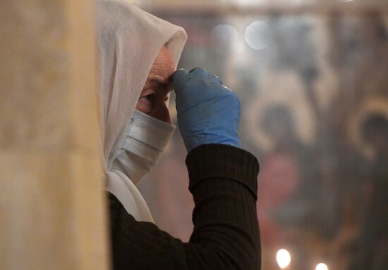 Храм Христа Спасителя и Богоявленский собор открылись после карантина