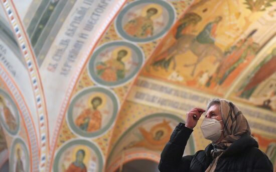 Храм Христа Спасителя и Богоявленский собор открылись после карантина