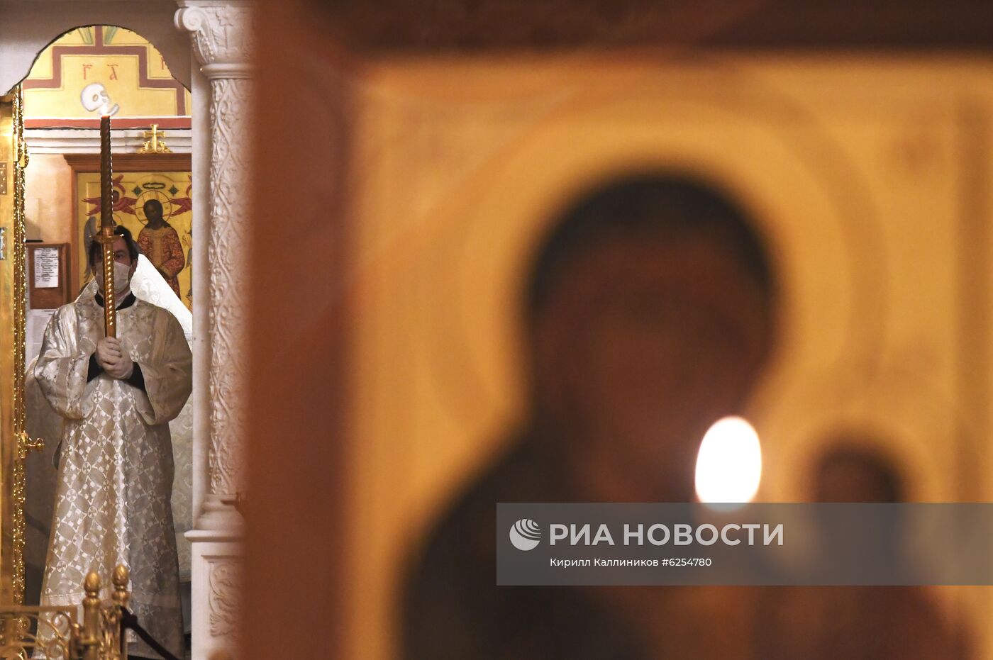 Храм Христа Спасителя и Богоявленский собор открылись после карантина