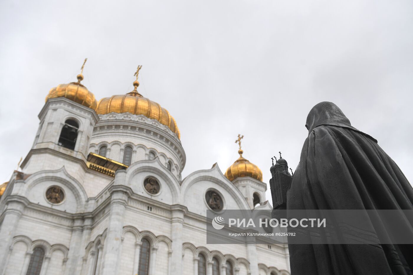 Храм Христа Спасителя и Богоявленский собор открылись после карантина