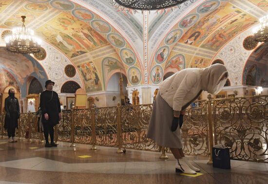 Храм Христа Спасителя и Богоявленский собор открылись после карантина