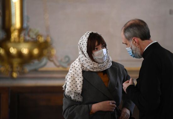 Храм Христа Спасителя и Богоявленский собор открылись после карантина