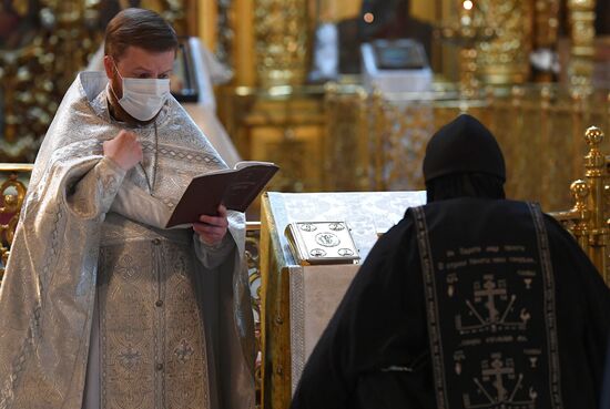 Храм Христа Спасителя и Богоявленский собор открылись после карантина