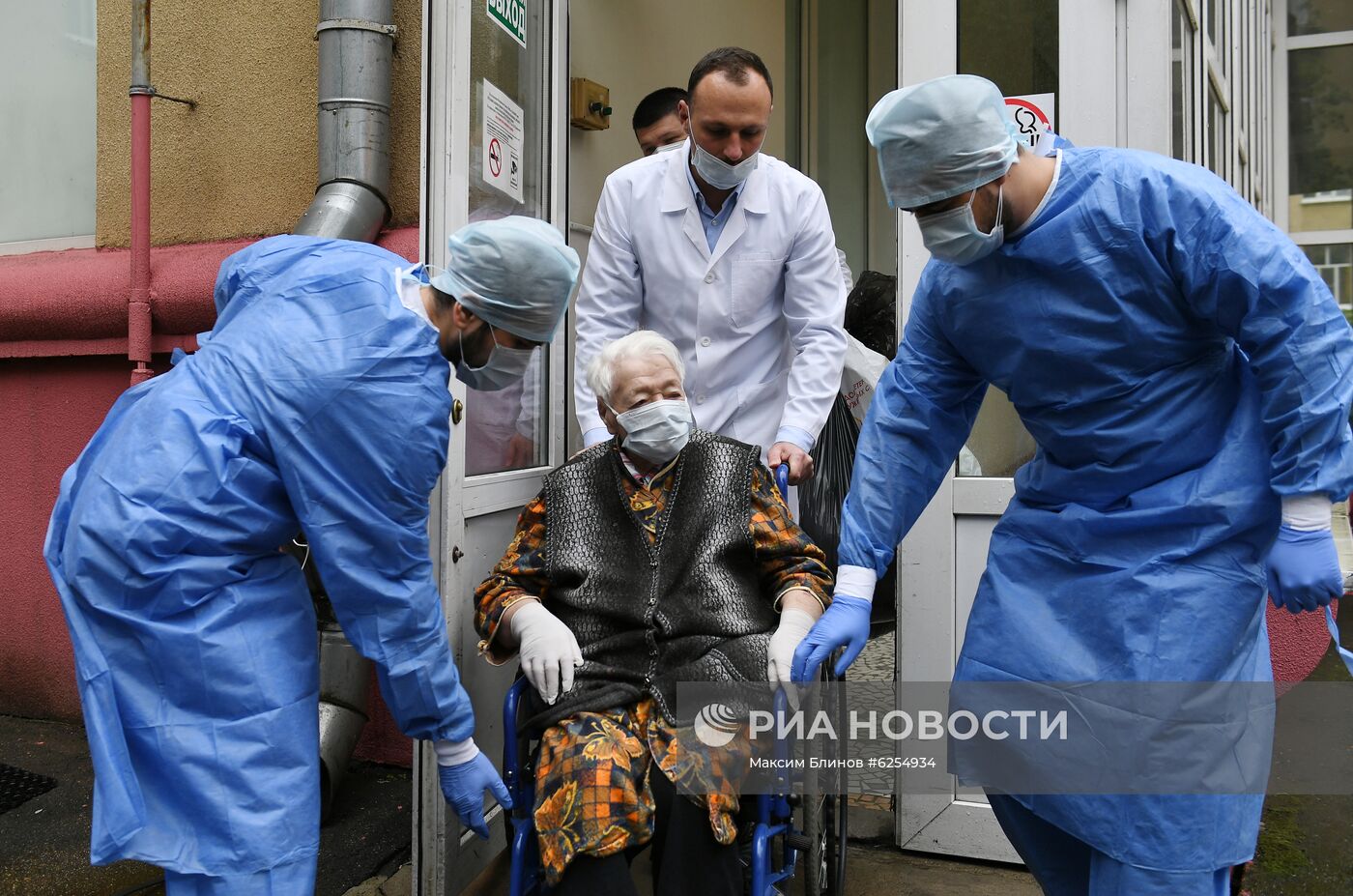 В Москве от СOVID-19 вылечилась 101-летняя пациентка 