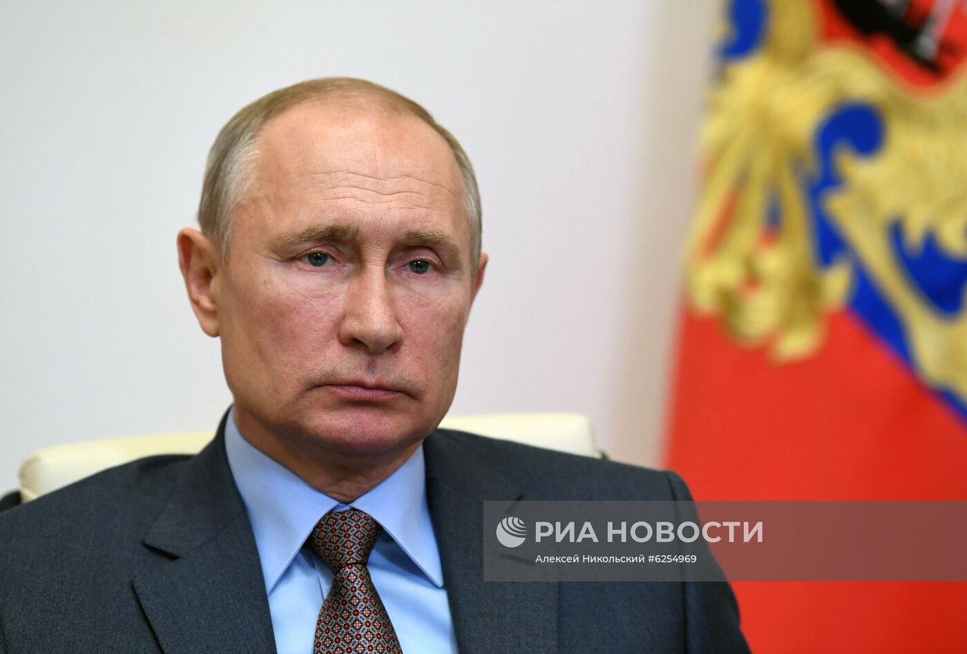 Президент РФ В. Путин провел встречу с премьер-министром РФ М. Мишустиным