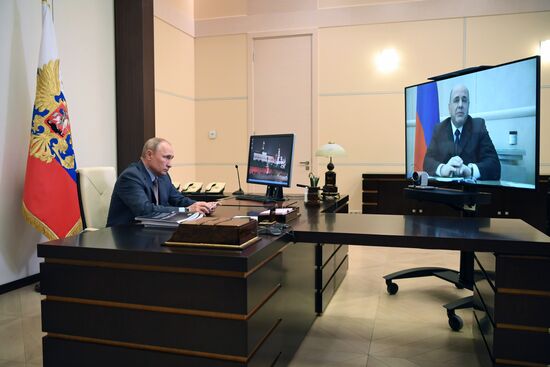 Президент РФ В. Путин провел встречу с премьер-министром РФ М. Мишустиным