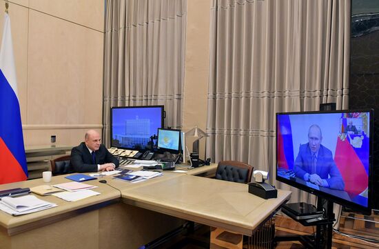 Президент РФ В. Путин провел встречу с премьер-министром РФ М. Мишустиным