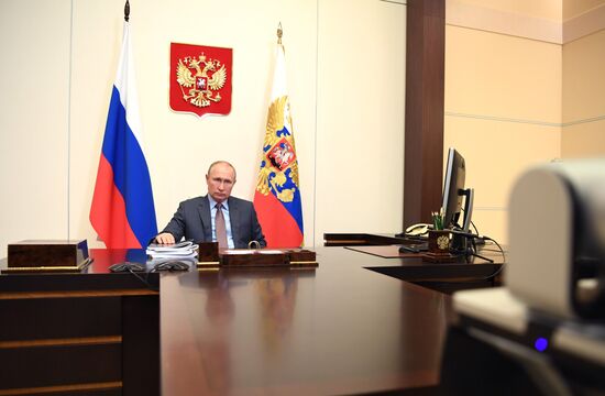 Президент РФ В. Путин провел встречу с премьер-министром РФ М. Мишустиным