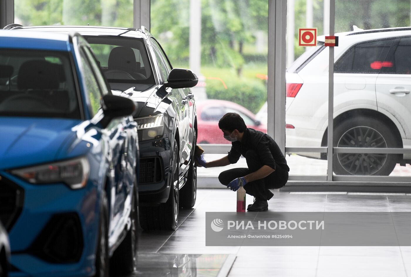 Работа автосалона "Рольф" в Москве