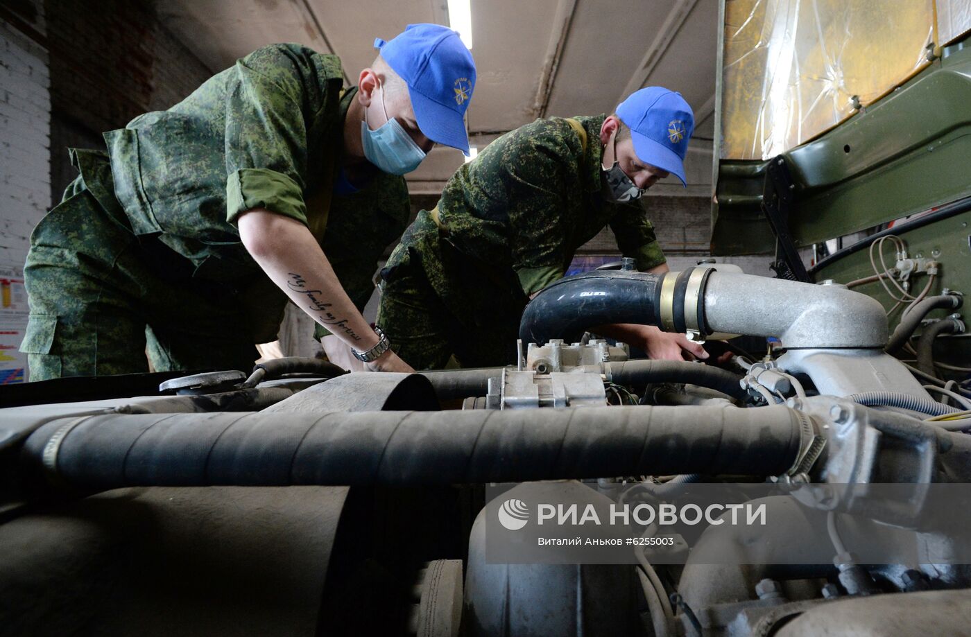 Обучение профессии водителя военной техники в автошколе ДОСААФ | РИА  Новости Медиабанк