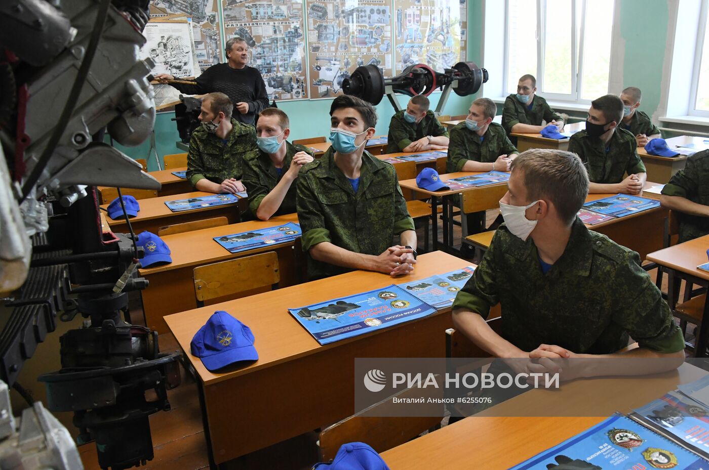 Обучение профессии водителя военной техники в автошколе ДОСААФ