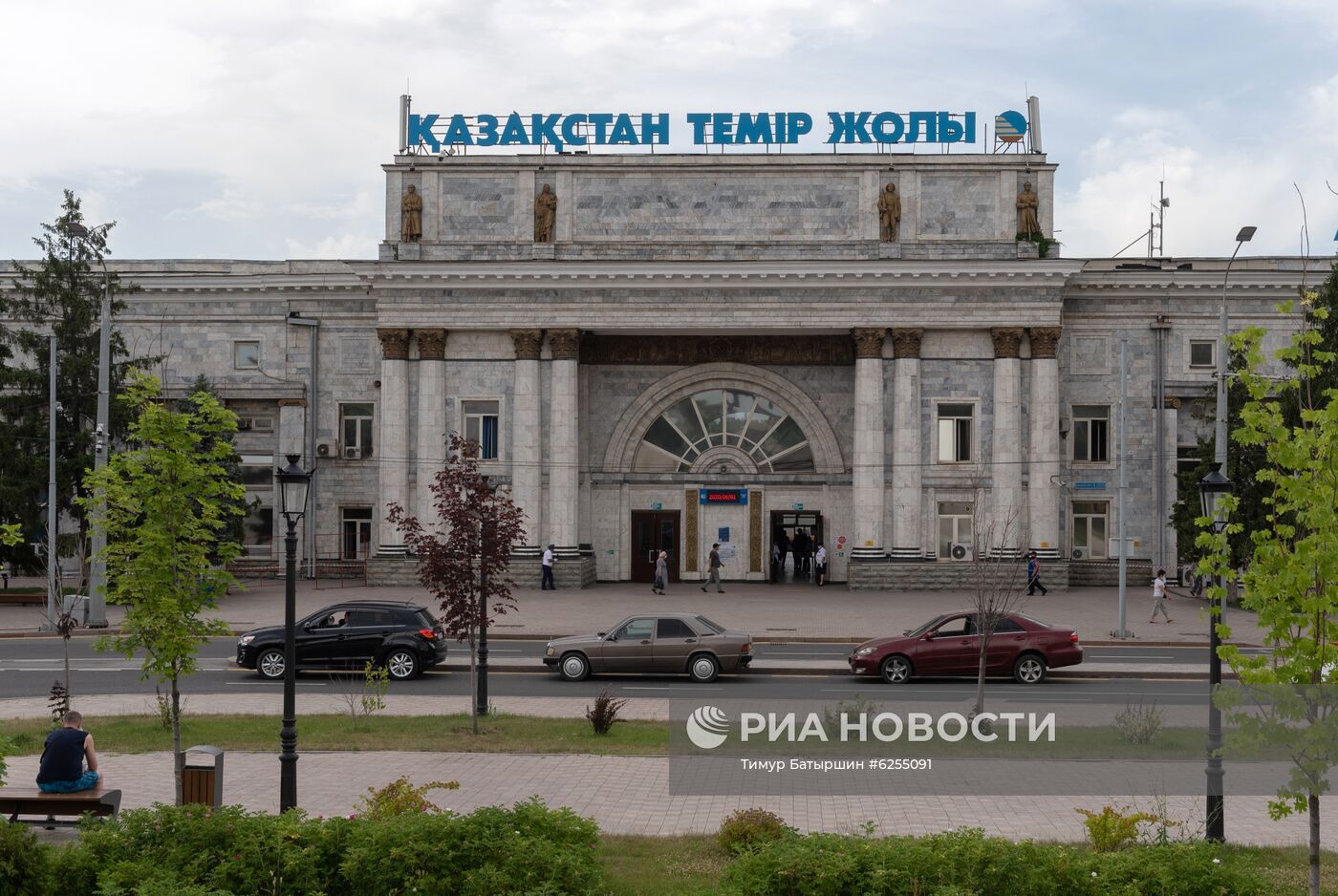 Железнодорожный вокзал Алма-Аты возобновил работу
