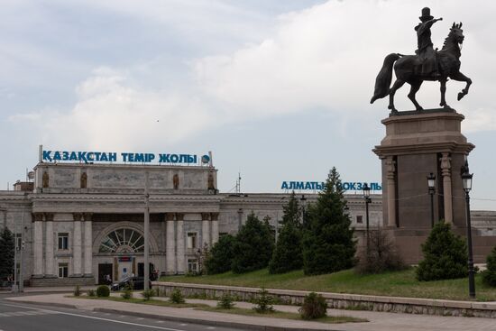 Железнодорожный вокзал Алма-Аты возобновил работу