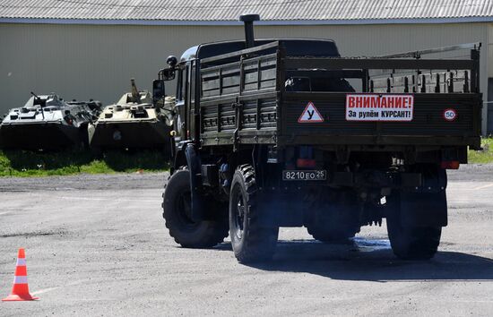 Обучение профессии водителя военной техники в автошколе ДОСААФ