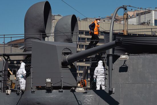 Дезинфекция крейсера "Аврора" в Санкт-Петербурге