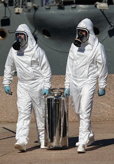 Дезинфекция крейсера "Аврора" в Санкт-Петербурге