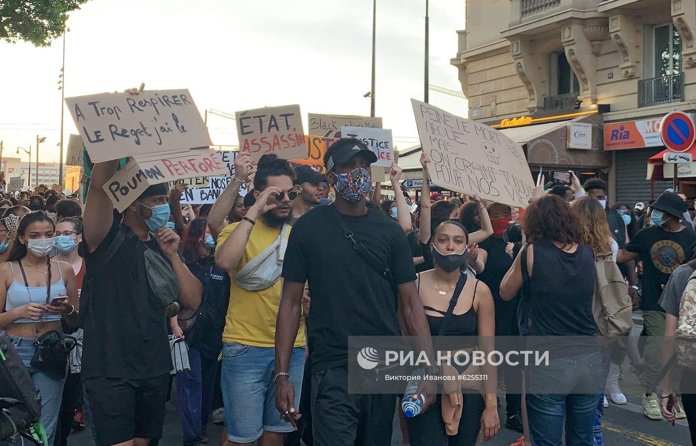 Протесты против произвола полиции в Париже