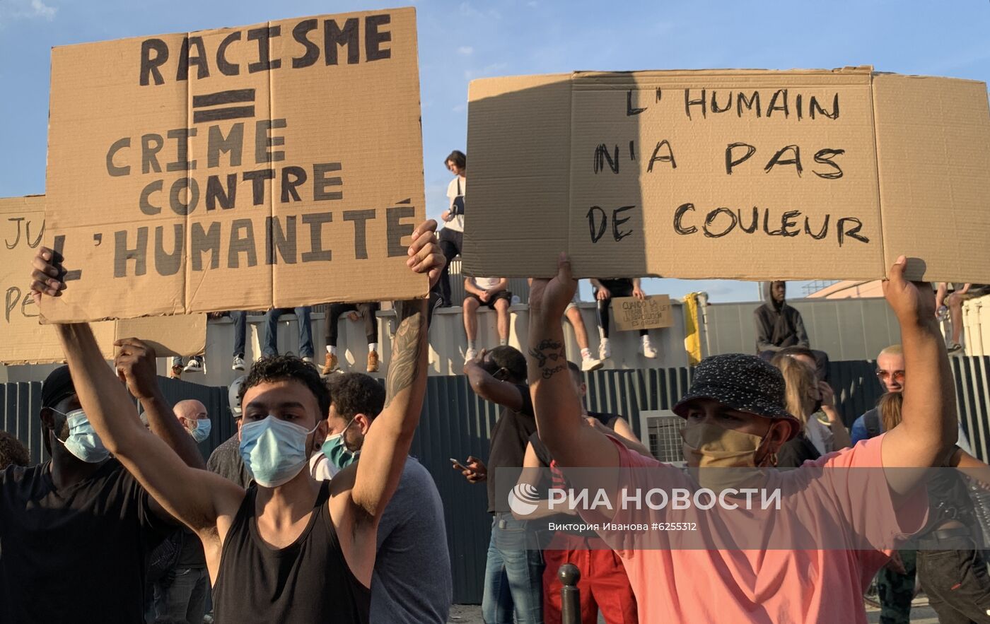 Протесты против произвола полиции в Париже