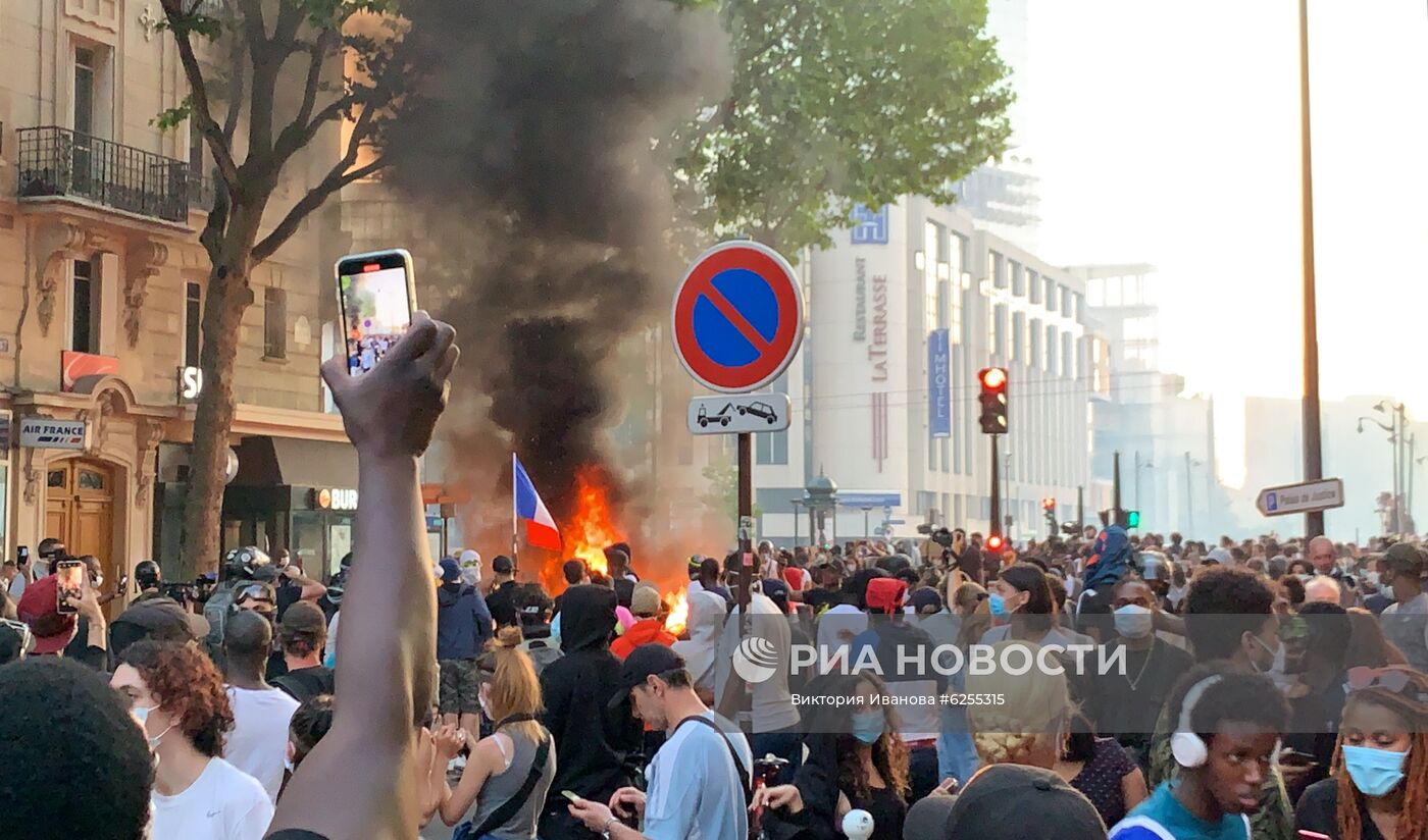 Протесты против произвола полиции в Париже