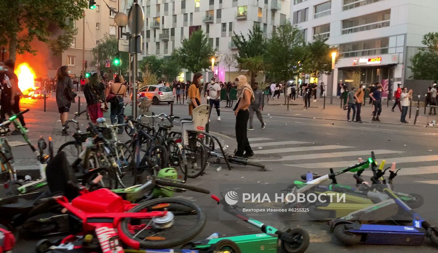 Протесты против произвола полиции в Париже