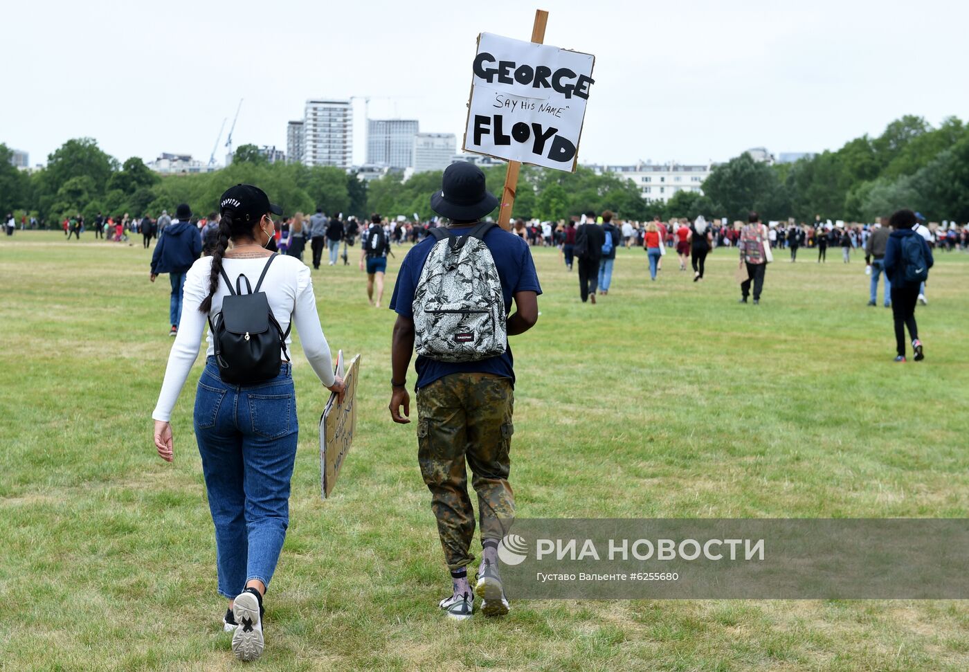 Акция в Лондоне в поддержку протестующих США