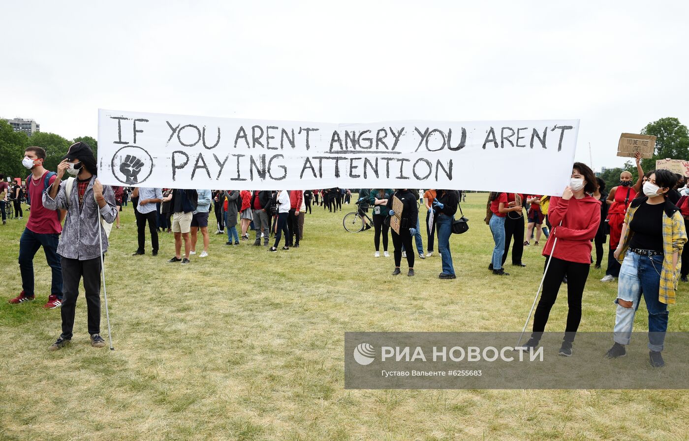 Акция в Лондоне в поддержку протестующих США