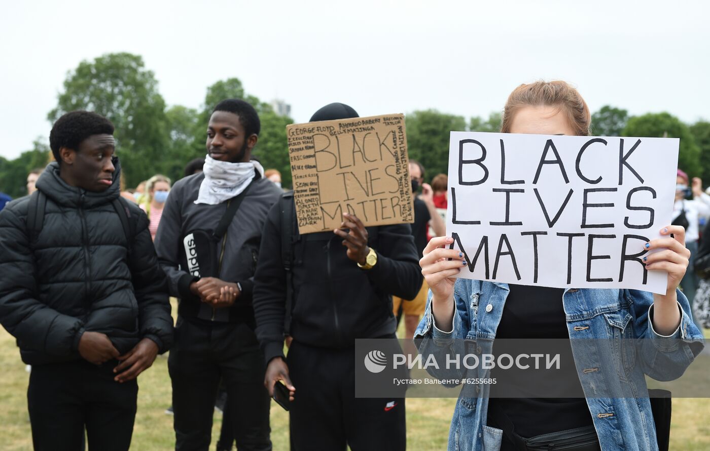 Акция в Лондоне в поддержку протестующих США