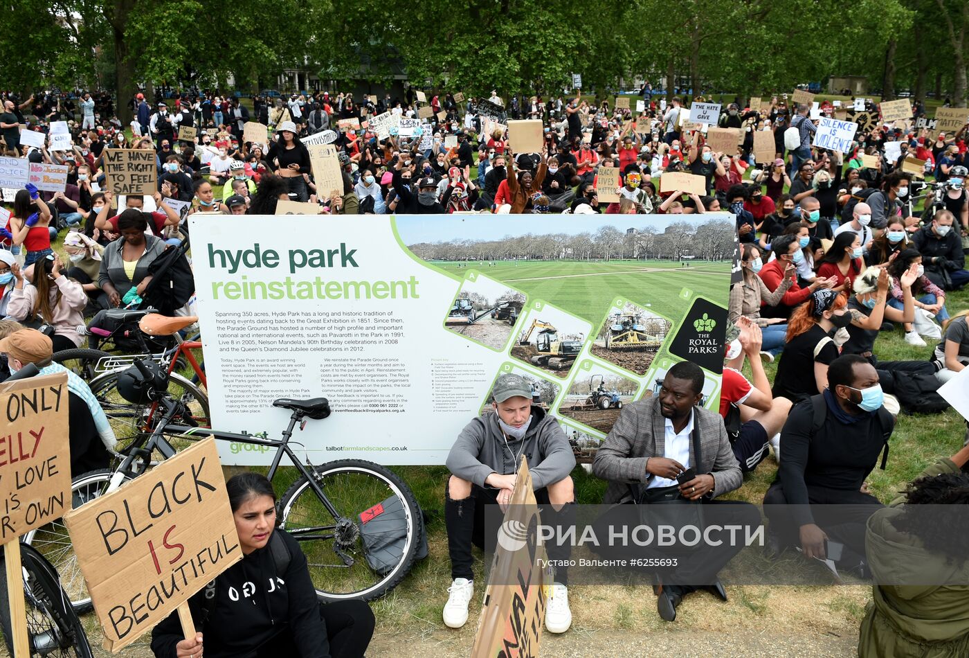 Акция в Лондоне в поддержку протестующих США