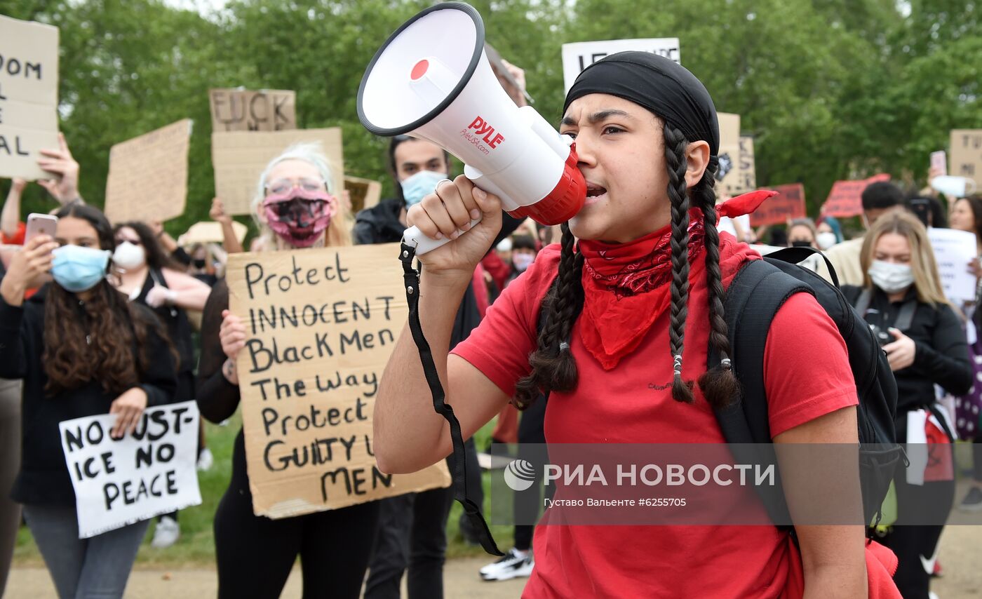 Акция в Лондоне в поддержку протестующих США