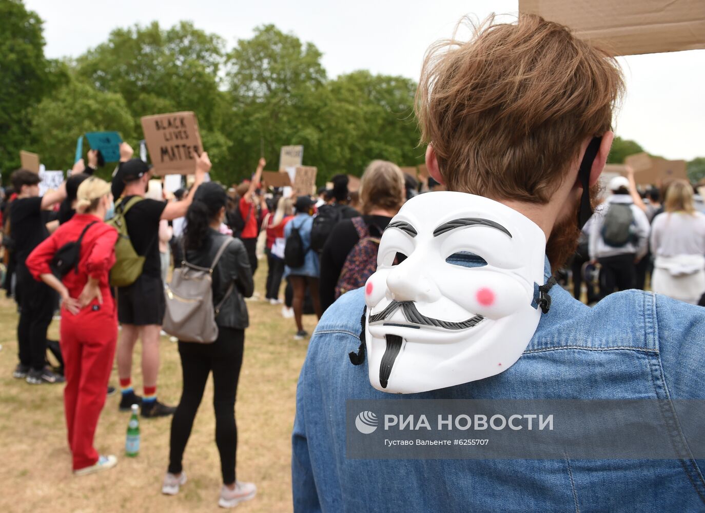 Акция в Лондоне в поддержку протестующих США