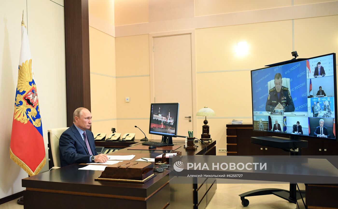 Президент РФ В. Путин провел совещание о мерах по ликвидации разлива дизельного топлива в Красноярском крае