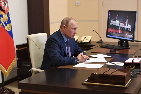 Президент РФ В. Путин провел совещание о мерах по ликвидации разлива дизельного топлива в Красноярском крае